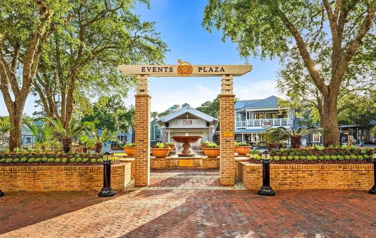 Baytowne plaza