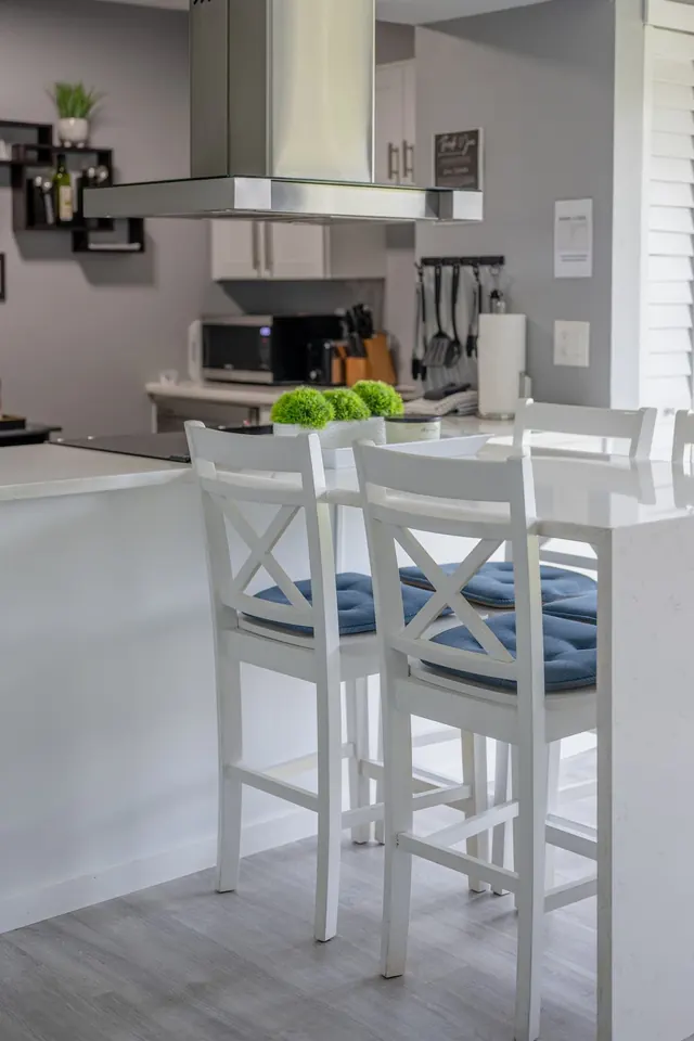 Kitchen with breakfast bar seating