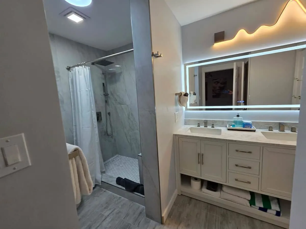 Modern bathroom